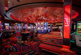 Live Texas Poker table with dealer and players at dewi5000 login